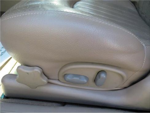 Used 2000 Pontiac Bonneville SE w/ Opt Pkg image 4