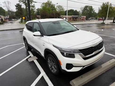 Certified 2022 Kia Seltos LX AWD/4WD image 2