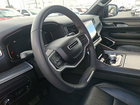 Used 2024 Jeep Wagoneer Series III image 25