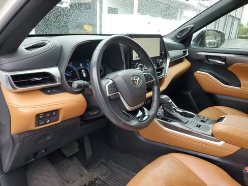 Used 2023 Toyota Highlander Platinum image 19
