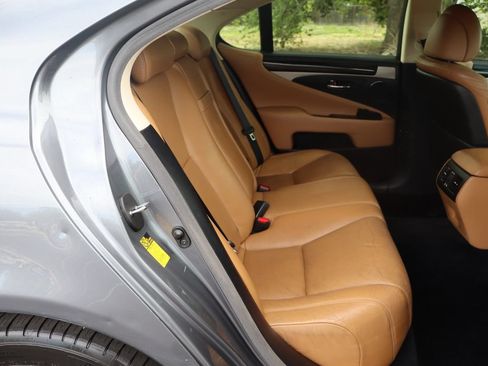 Used 2014 Lexus LS 460 AWD w/ Comfort Package image 21