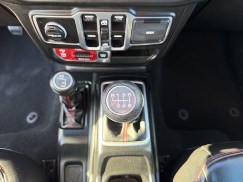 Used 2018 Jeep Wrangler Unlimited Rubicon image 45