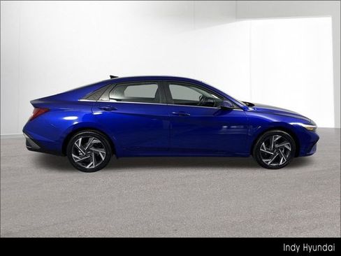 Used 2025 Hyundai Elantra Limited FWD image 47