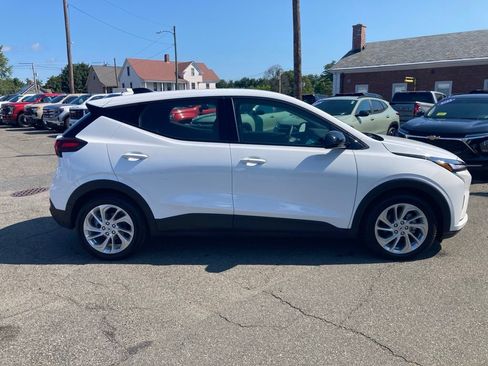 Used 2027 Chevrolet Bolt LT w/ Comfort Package FWD image 32