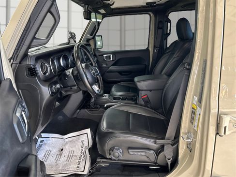 Used 2022 Jeep Gladiator Overland w/ Popular Equipment Package image 9