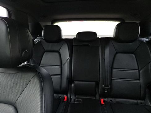 Used 2022 Porsche Cayenne AWD/4WD image 13
