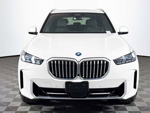 Used 2025 BMW X5 xDrive50e image 2
