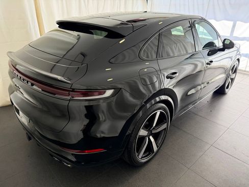 Certified 2025 Porsche Cayenne Turbo AWD/4WD image 9