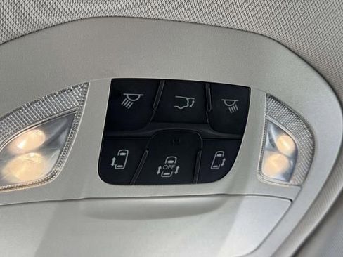 Used 2023 Chrysler Pacifica Touring-L image 29