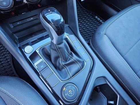 New 2024 Volkswagen Taos SE image 23