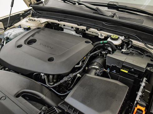 Certified 2025 Volvo XC40 B5 Ultra w/ Climate Package image 30