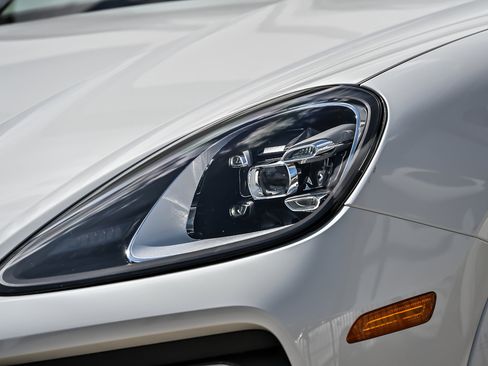 Used 2023 Porsche Cayenne Platinum Edition AWD/4WD image 11