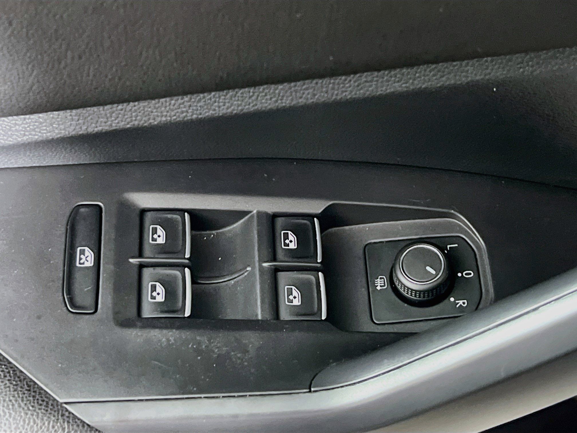 Used 2024 Volkswagen Jetta SE FWD image 16