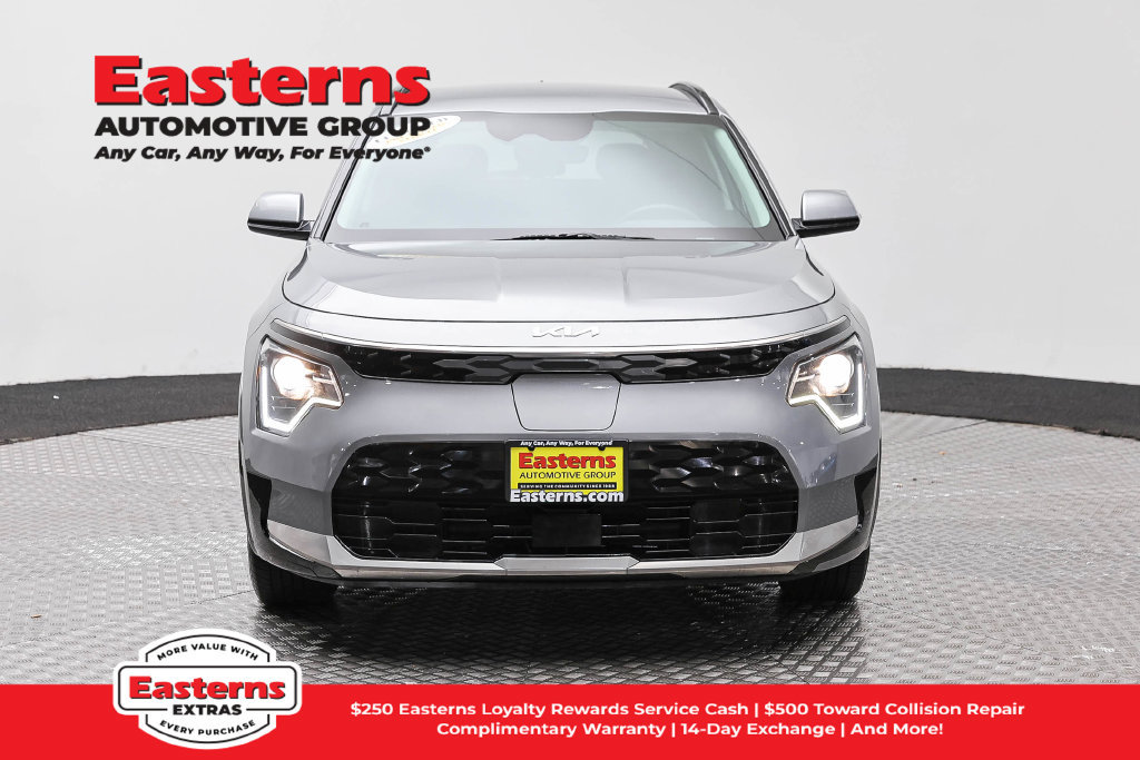 Used 2023 Kia Niro Wind w/ Wind Preserve Package FWD image 3
