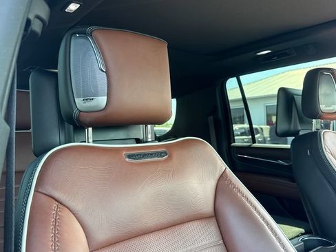 Used 2024 GMC Yukon XL Denali Ultimate AWD/4WD image 31