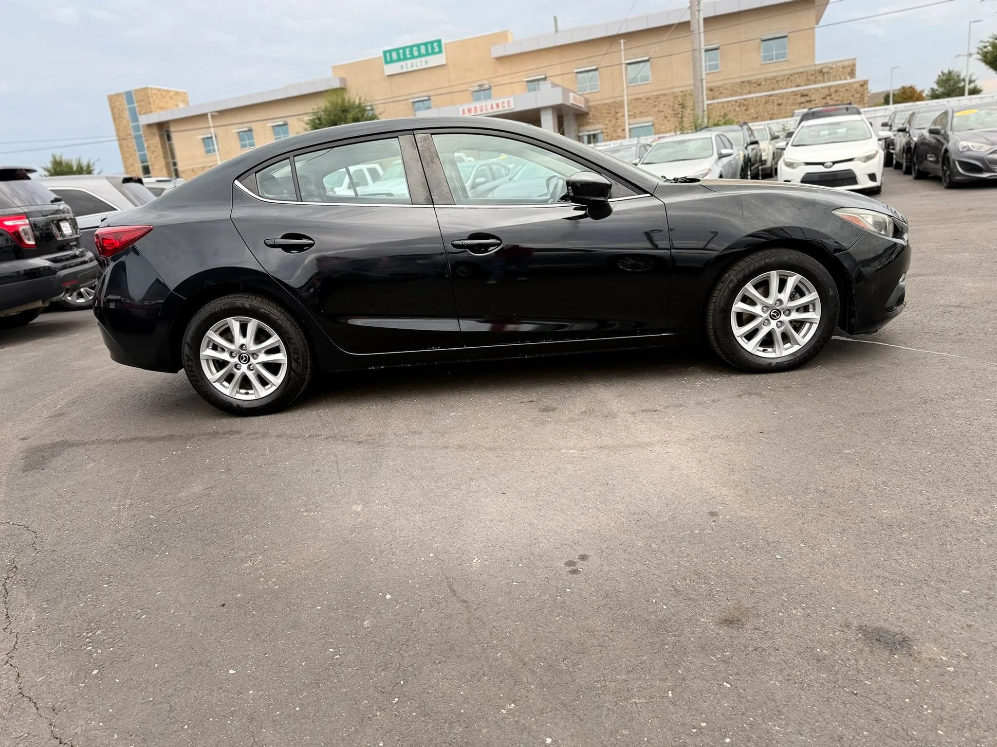 Used 2016 MAZDA MAZDA3 i Grand Touring FWD image 2