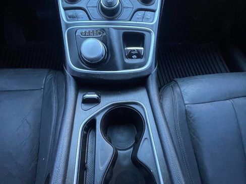 Used 2015 Chrysler 200 Limited image 30