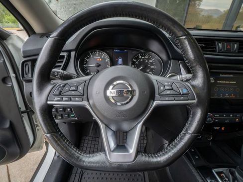 Used 2018 Nissan Rogue SL w/ Premium Package AWD/4WD image 12