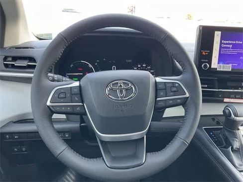 New 2026 Toyota Sienna XLE image 21