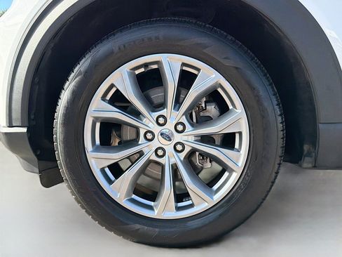 Used 2022 Ford Explorer XLT w/ Equipment Group 202A image 43