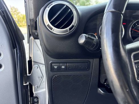 Used 2016 Jeep Wrangler Unlimited Rubicon AWD/4WD image 20