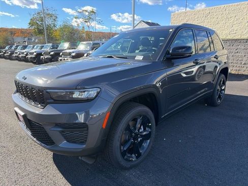 New 2025 Jeep Grand Cherokee 4WD image 5