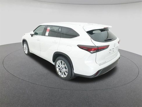 New 2026 Toyota Highlander Limited image 5