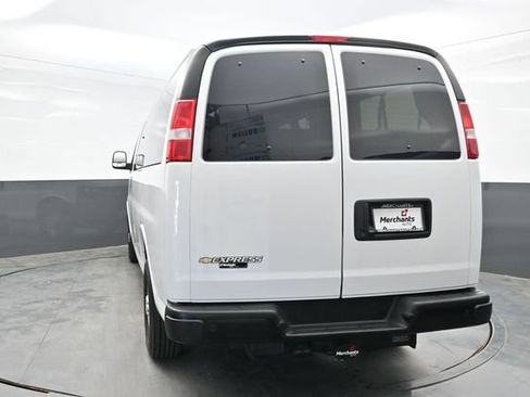 Used 2024 Chevrolet Express 3500 LS RWD image 5