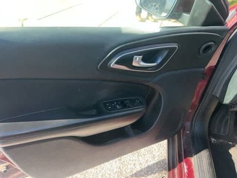 Used 2015 Chrysler 200 Limited image 4