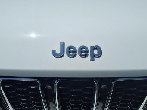 Certified 2023 Jeep Grand Cherokee Overland w/ Luxury Tech Group IV AWD/4WD image 11
