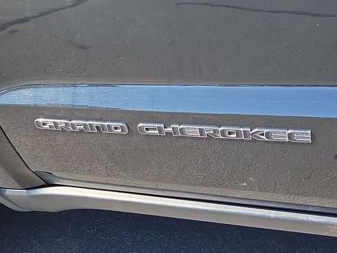 Used 2019 Jeep Grand Cherokee Limited image 32