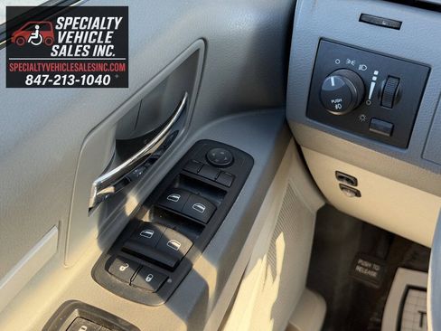 Used 2008 Dodge Grand Caravan SXT FWD image 40
