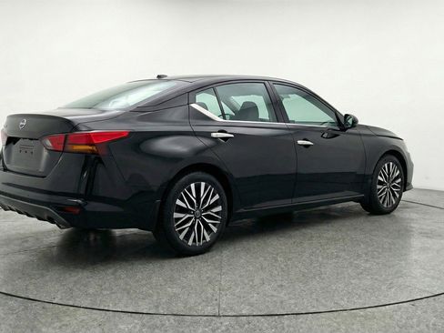Used 2025 Nissan Altima 2.5 SV image 9