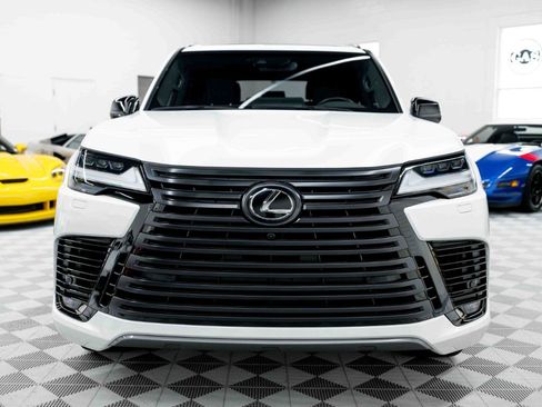 Used 2024 Lexus LX 600 4WD w/ Appearance Package image 4