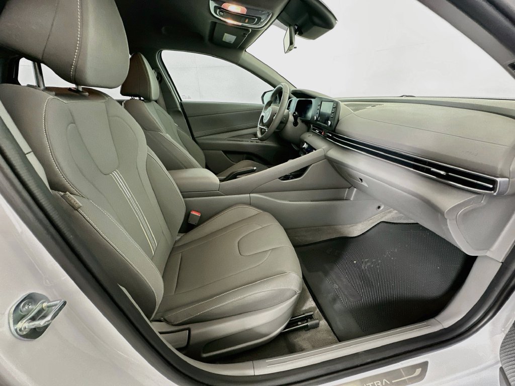 Used 2025 Hyundai Elantra Sport FWD image 25