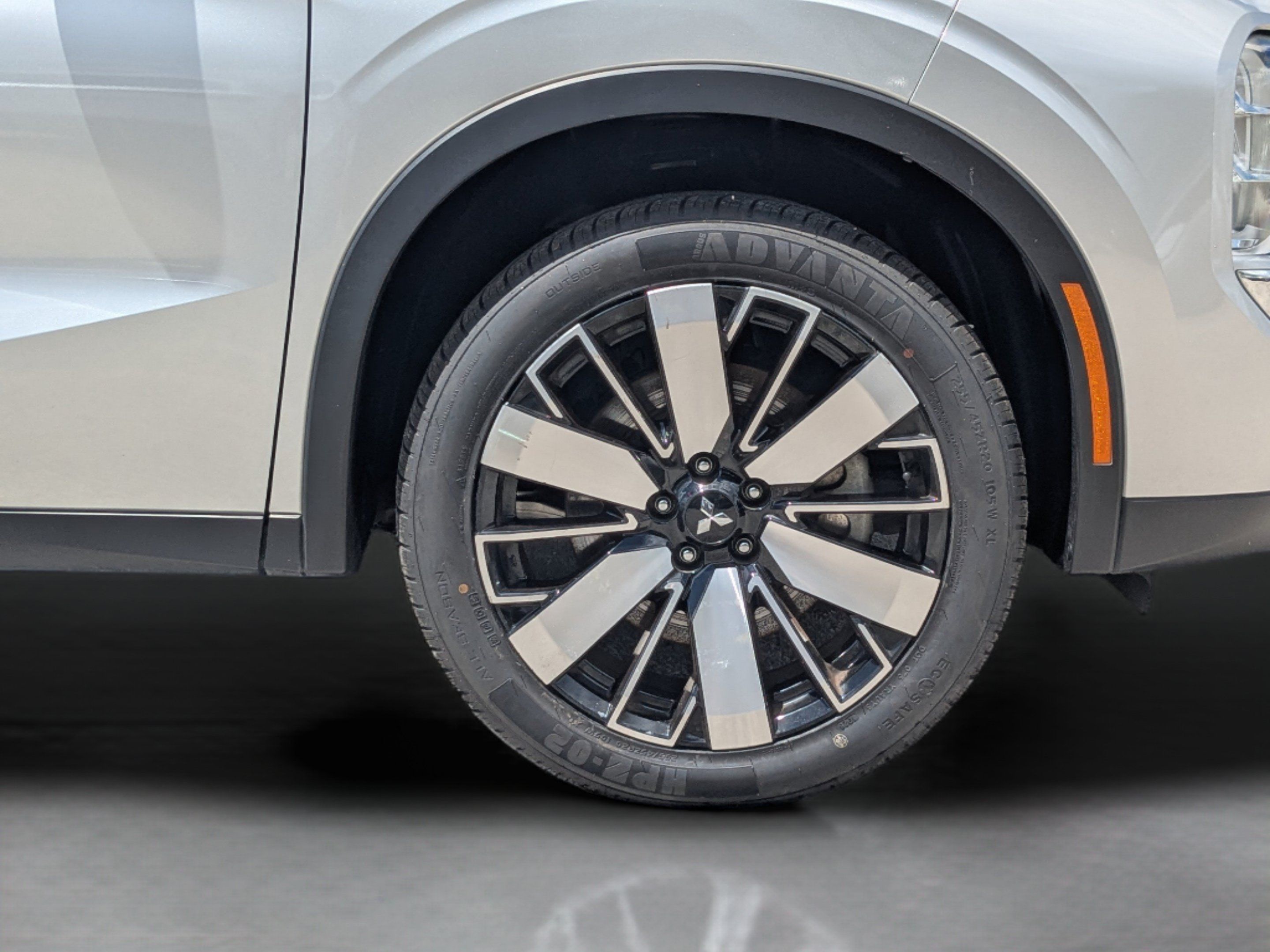 Used 2025 Mitsubishi Outlander SE FWD image 32