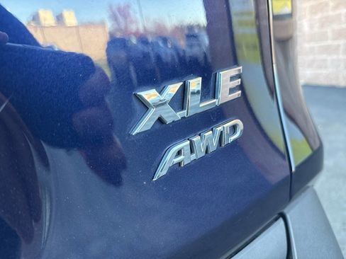 Used 2020 Toyota RAV4 XLE Premium image 29