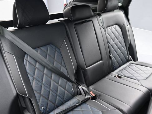 Used 2025 Volkswagen Atlas Cross Sport SEL Premium R-Line image 14