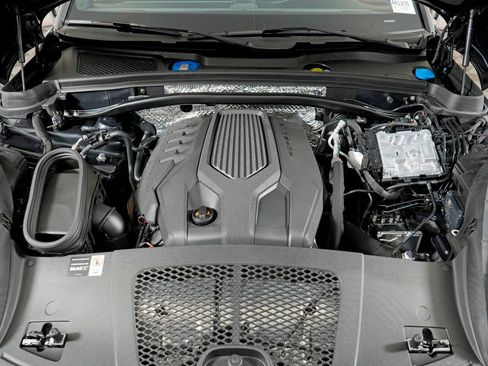 New 2026 Porsche Macan Turbo image 40