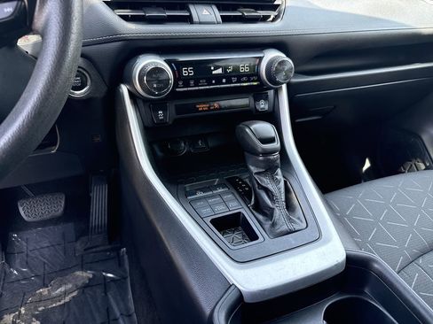 Used 2021 Toyota RAV4 XLE AWD/4WD image 33