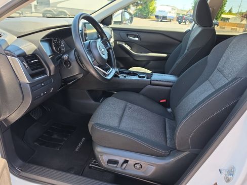 Used 2024 Nissan Rogue SV AWD/4WD image 16