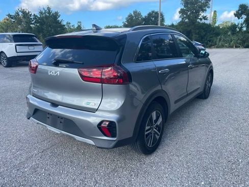 Used 2022 Kia Niro LXS FWD image 2