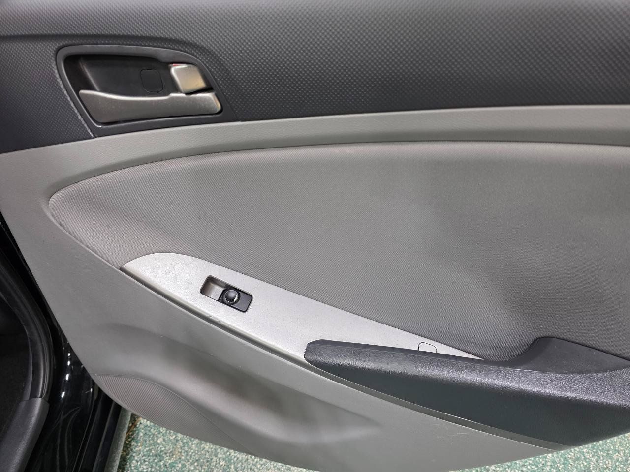 Used 2017 Hyundai Accent SE FWD image 22