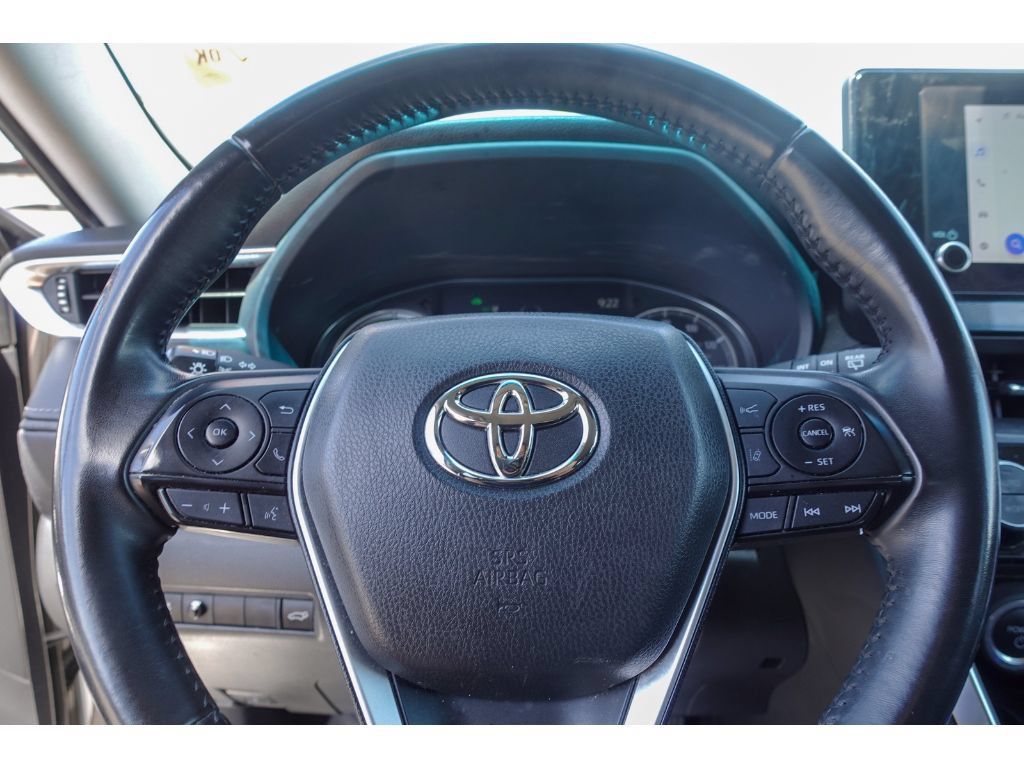 Certified 2023 Toyota Venza LE AWD/4WD image 13