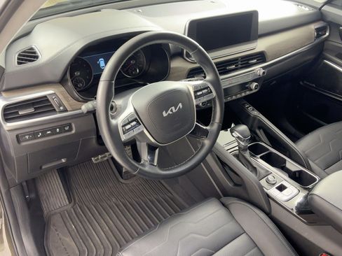 Used 2022 Kia Telluride SX w/ SX Prestige Package image 4