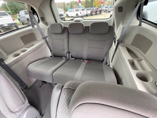 Used 2009 Chrysler Town & Country Touring FWD image 17