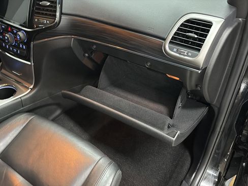 Used 2022 Jeep Grand Cherokee Limited image 25