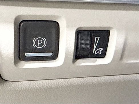 Used 2023 Cadillac XT4 Luxury w/ Cold Weather Package image 12