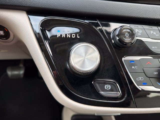 Used 2018 Chrysler Pacifica Touring-L Plus FWD image 15