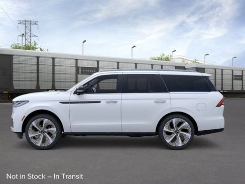 New 2026 Lincoln Navigator Black Label AWD/4WD image 3